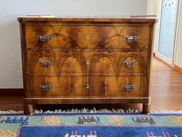 Antiker Chiffre-Kommoden-Schrank Nussbaum