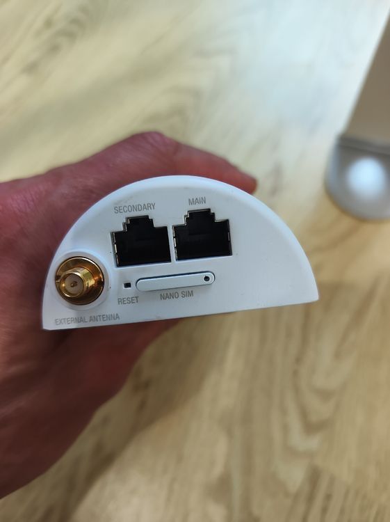Unifi Modem & Router: Ubiquiti UniFi Network LTE Pro – Usato da La Neuveville venduto da _Krom_ 1