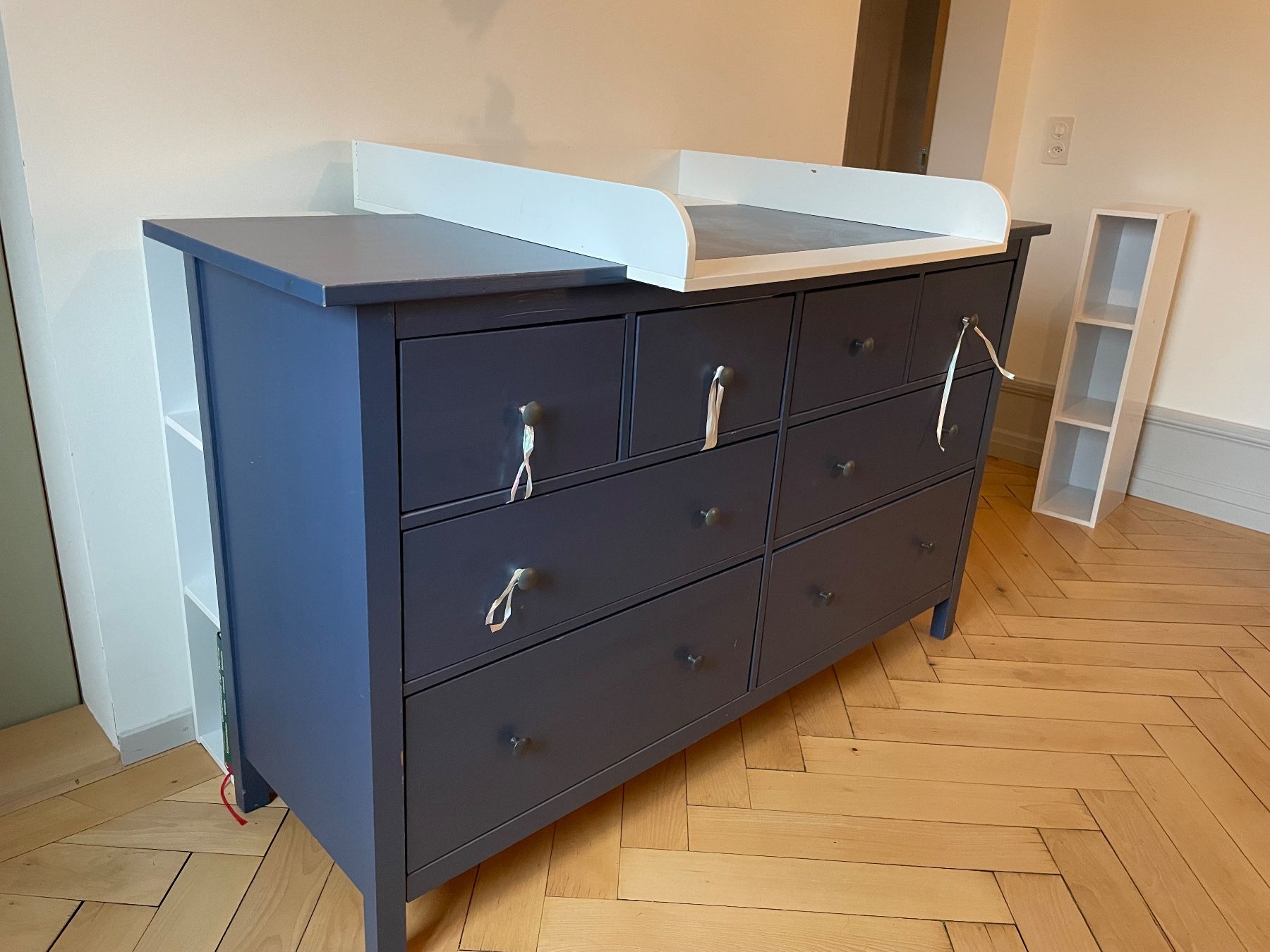 Ikea Cassettiere: IKEA Hemnes Kommode, 8 Schubladen, dunkelblau – Usato da Zürich venduto da zelophan123 5