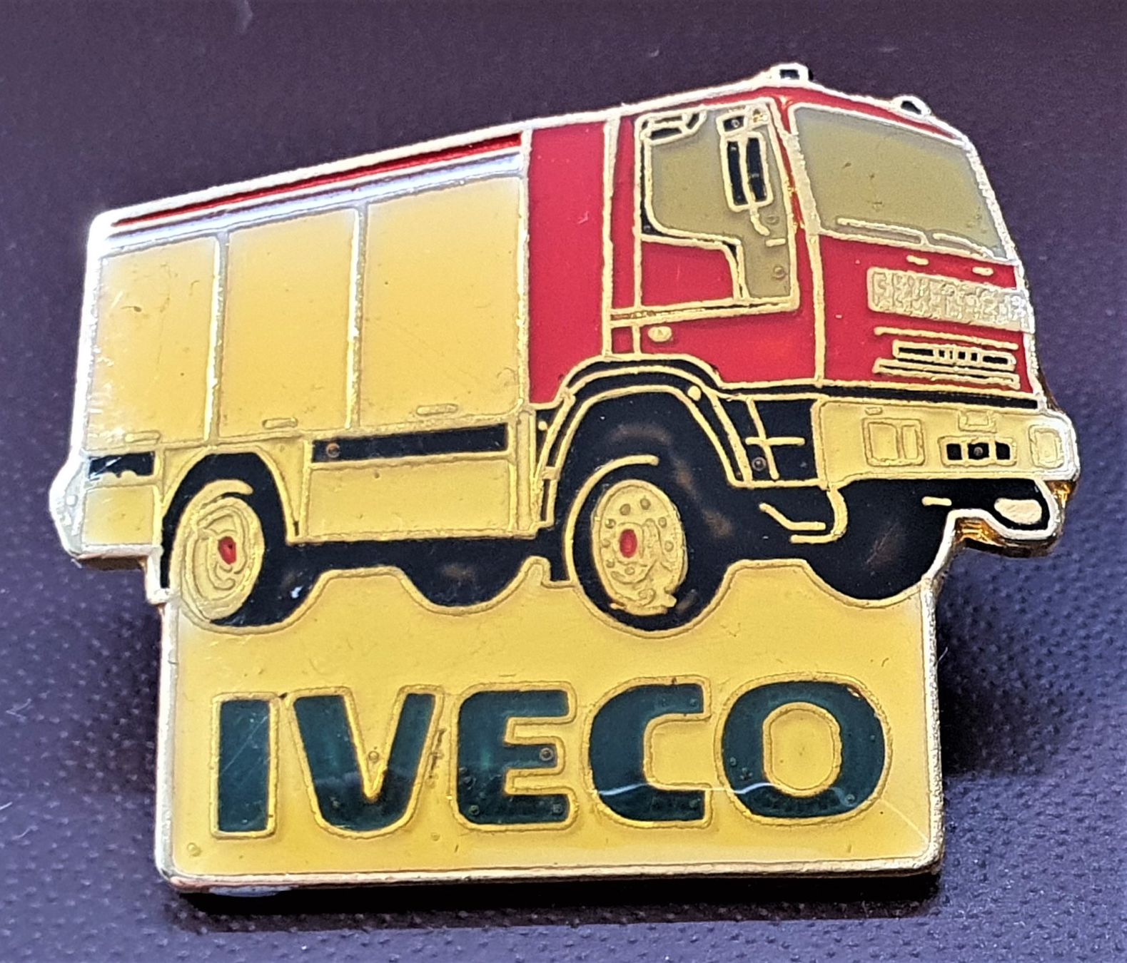 Placchette & Badge: P629 - Pin Auto Feuerwehr IVECO – Usato da Reinach BL venduto da Boston-Verkauf