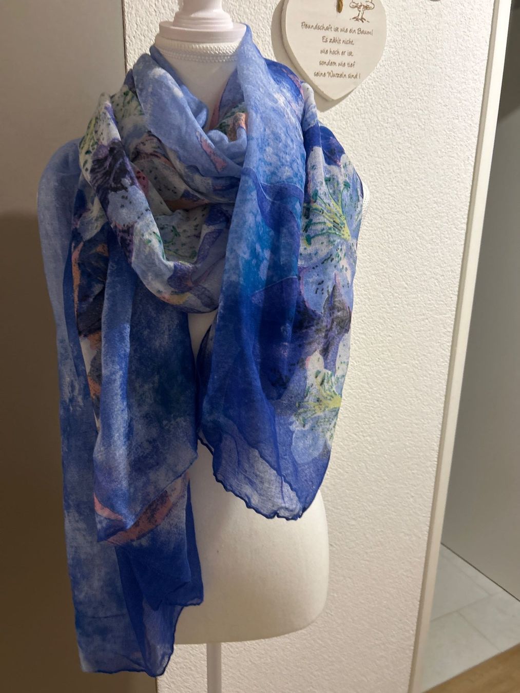Foulard & Sciarpe: Foulard blau mit Blumenmuster  180/90 cm – Usato da Brunnen venduto da Nala2929 1