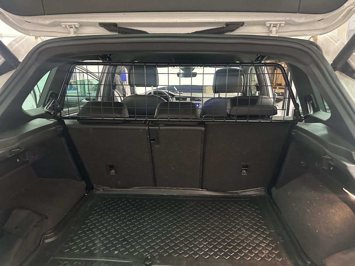 Volkswagen Tutti pezzi di ricambio auto: Hundegitter Vw Tiguan original VW – Usato da Wilen b. Wil venduto da Marc.H. 1