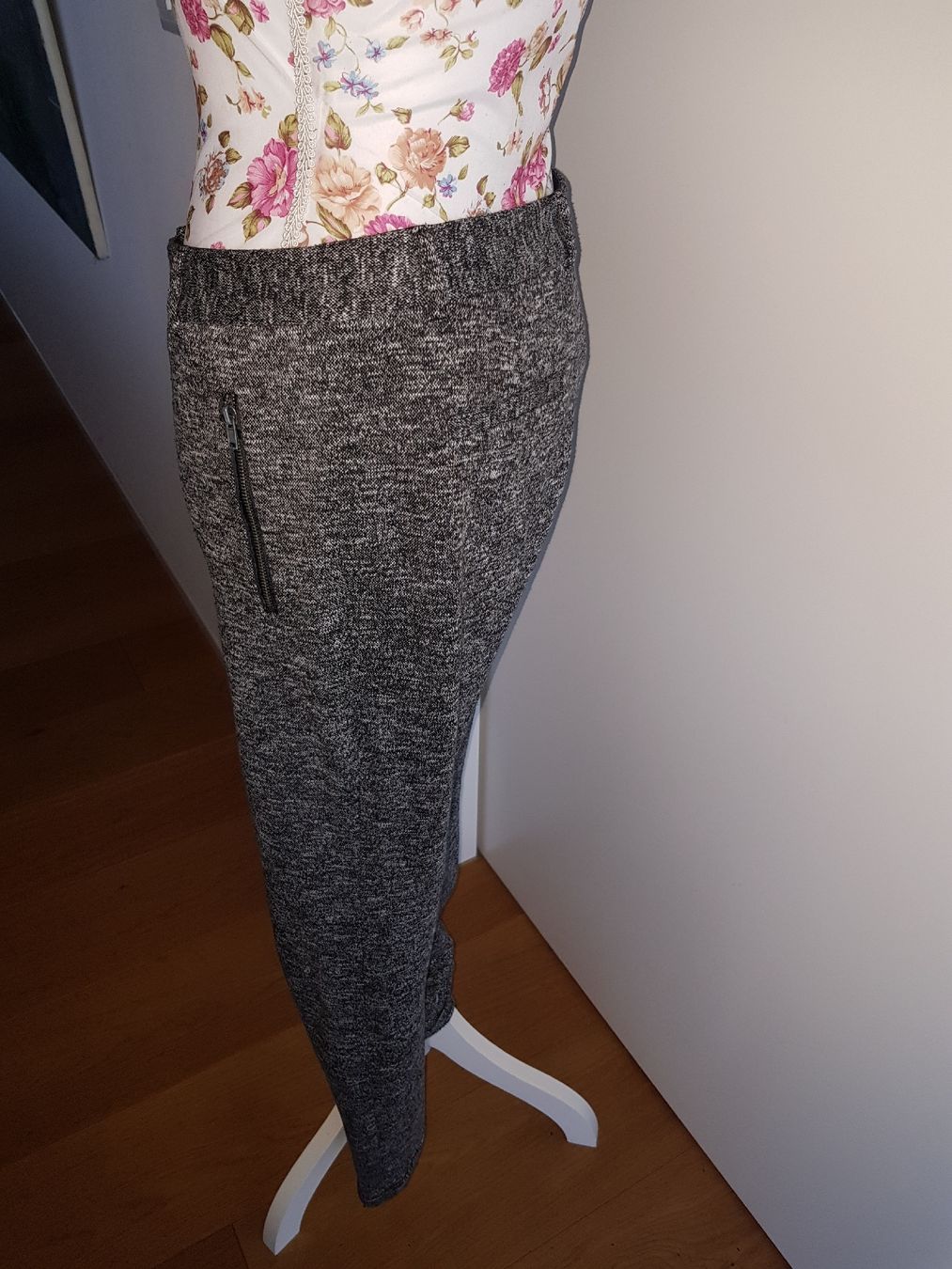 Esprit Pantaloni: Hose Gr 30 – Usato da Opfikon venduto da Annanet 1