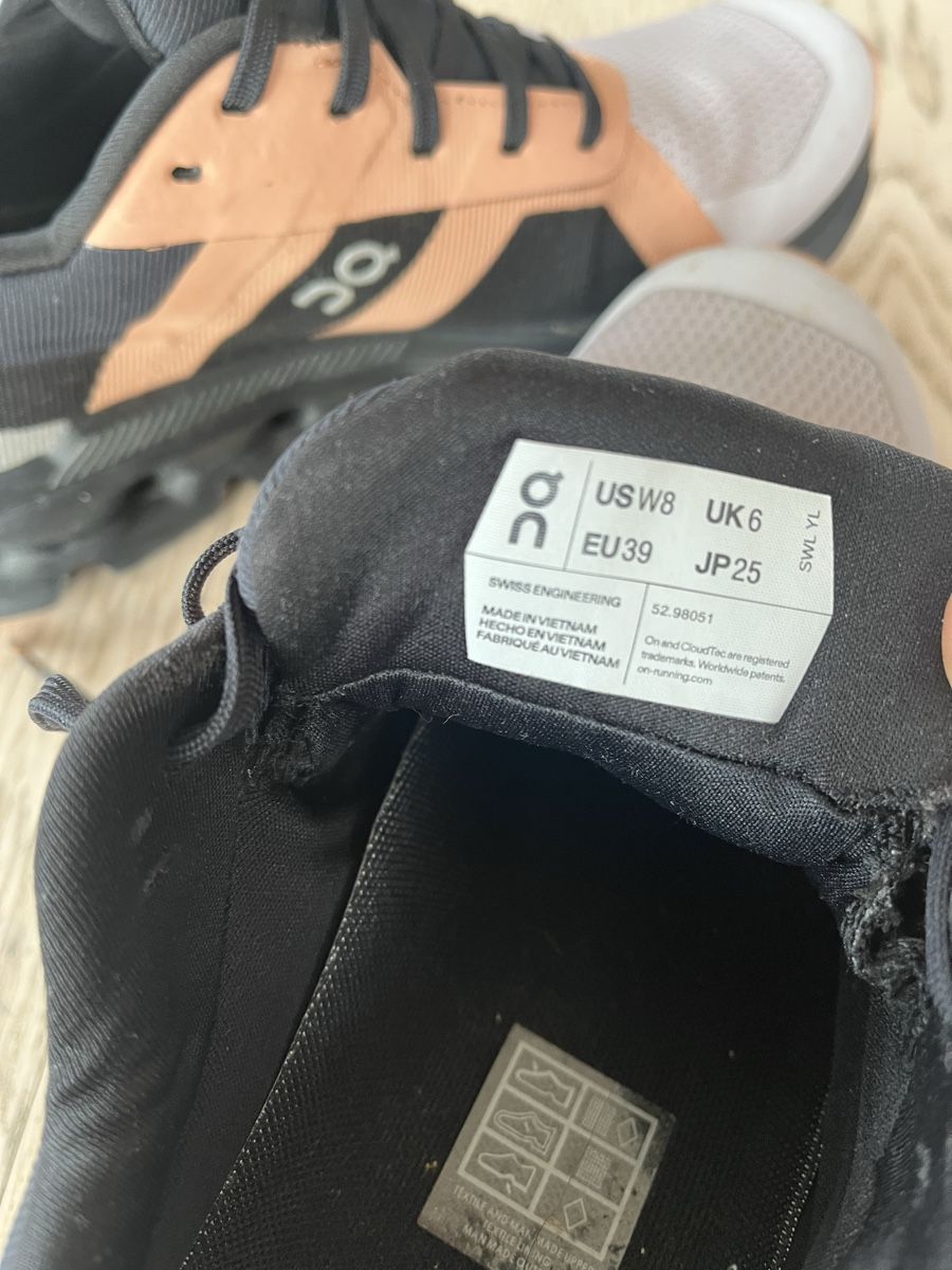 On Chaussures femmes: On Cloudrunner Waterproof 39 – D'occasion à Tagelswangen par Ugine_09 5