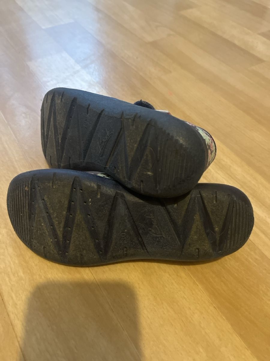 Scarpe per ragazze: Hausschuhe / Finken Gr 30 – Usato da Zürich venduto da Deyaso 1