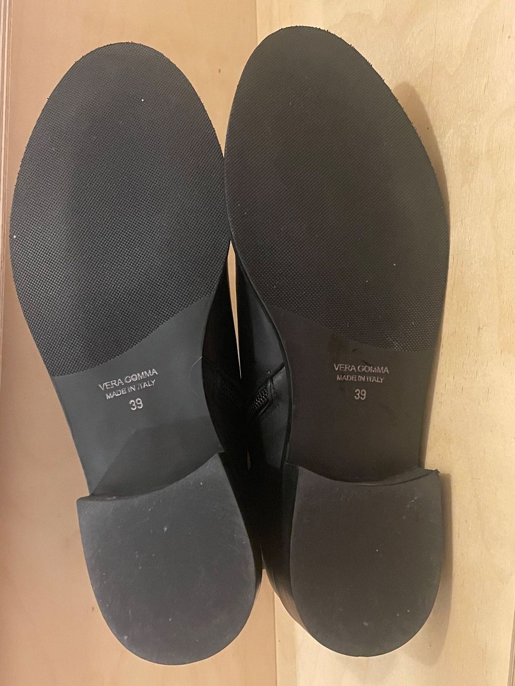 Scarpe da donna: Schwarze Lederstiefeletten, Vera Comma, Gr. 39 – Usato da Uster venduto da jelk 3