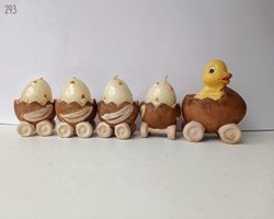 Dekoratives Eierbecher-Set mit Kerzen