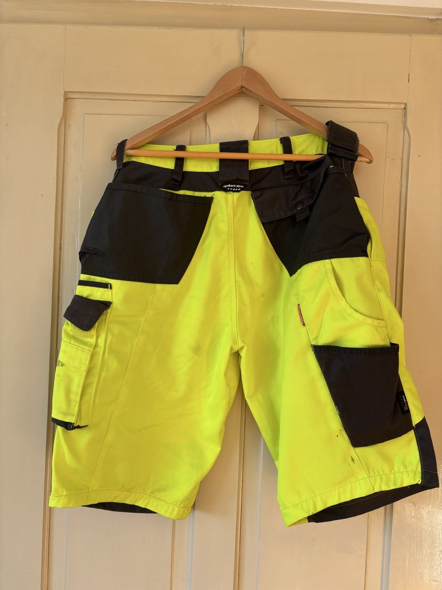 Engelbert Strauss Pantaloni: ES Warnschutz Shorts Gr. 50 – Usato da Lyss venduto da PlaneSpotter 1