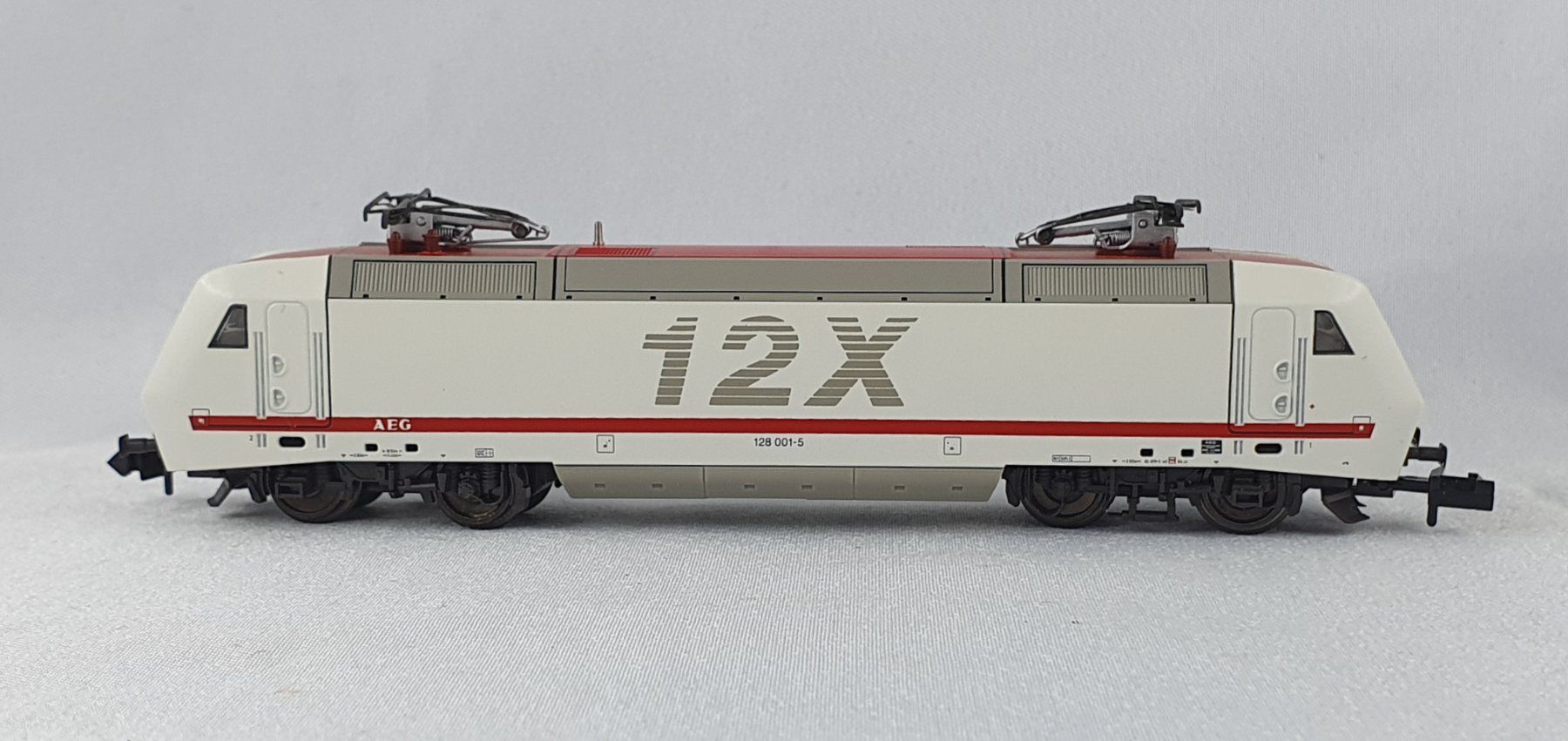 Trix Modelleisenbahnen: Minitrix Elektrolok BR 128 "12X - AEG" (E1150) – Gebraucht aus Birr von waruco 3