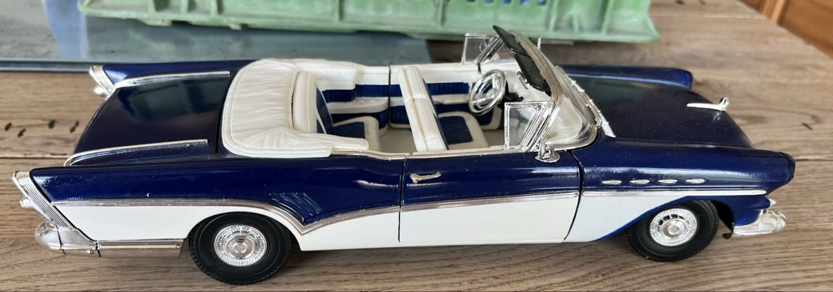 Modellini d'auto: Buick Roadmaster 1957 Modell  – Usato da Sevelen venduto da Ritiplampi 1