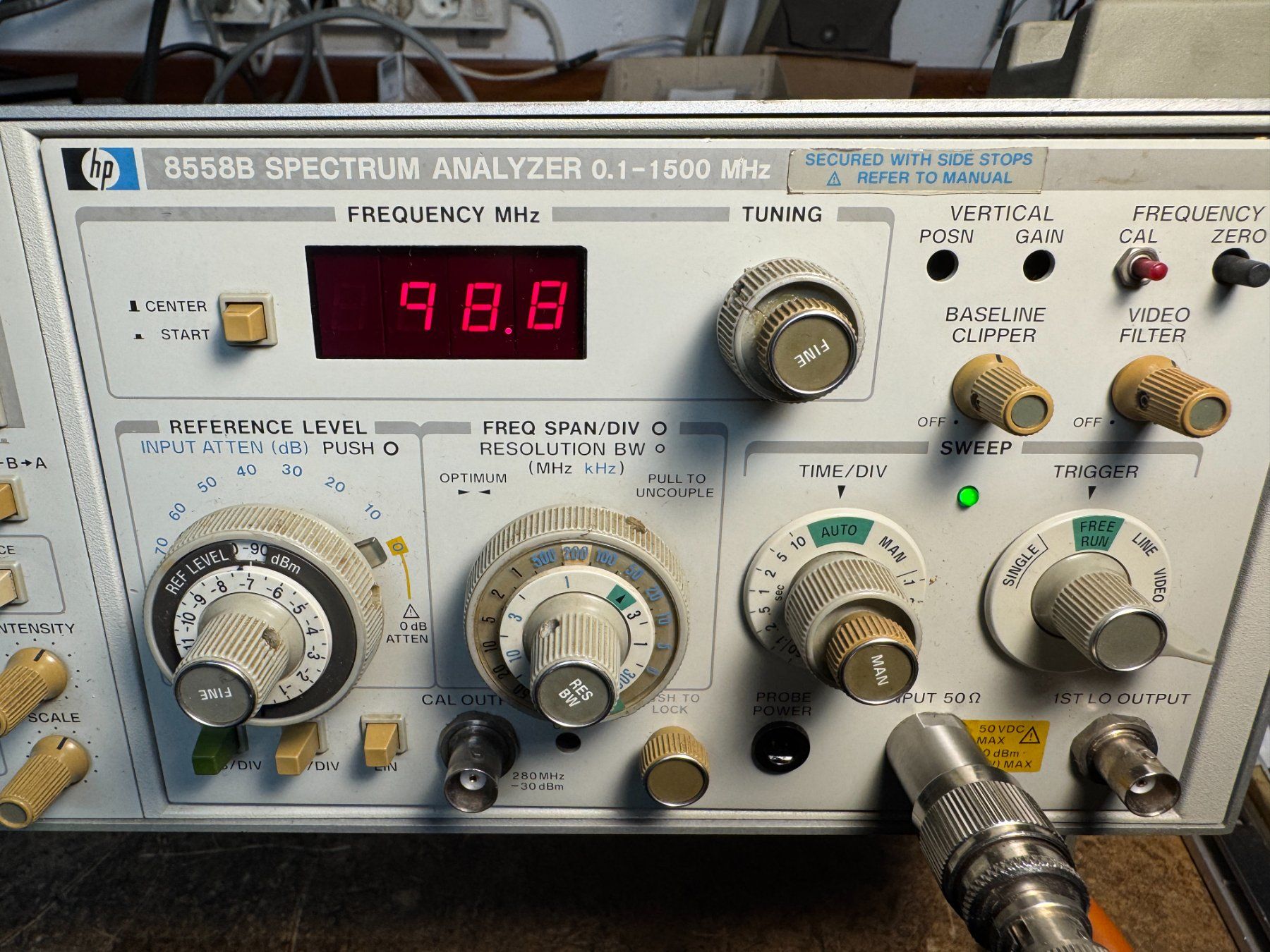 Hewlett Packard Misurare: Spektrum Analyzer HP 8558B mit Tracking Generator HP 8444 – Usato da Ins venduto da funkflieger 2