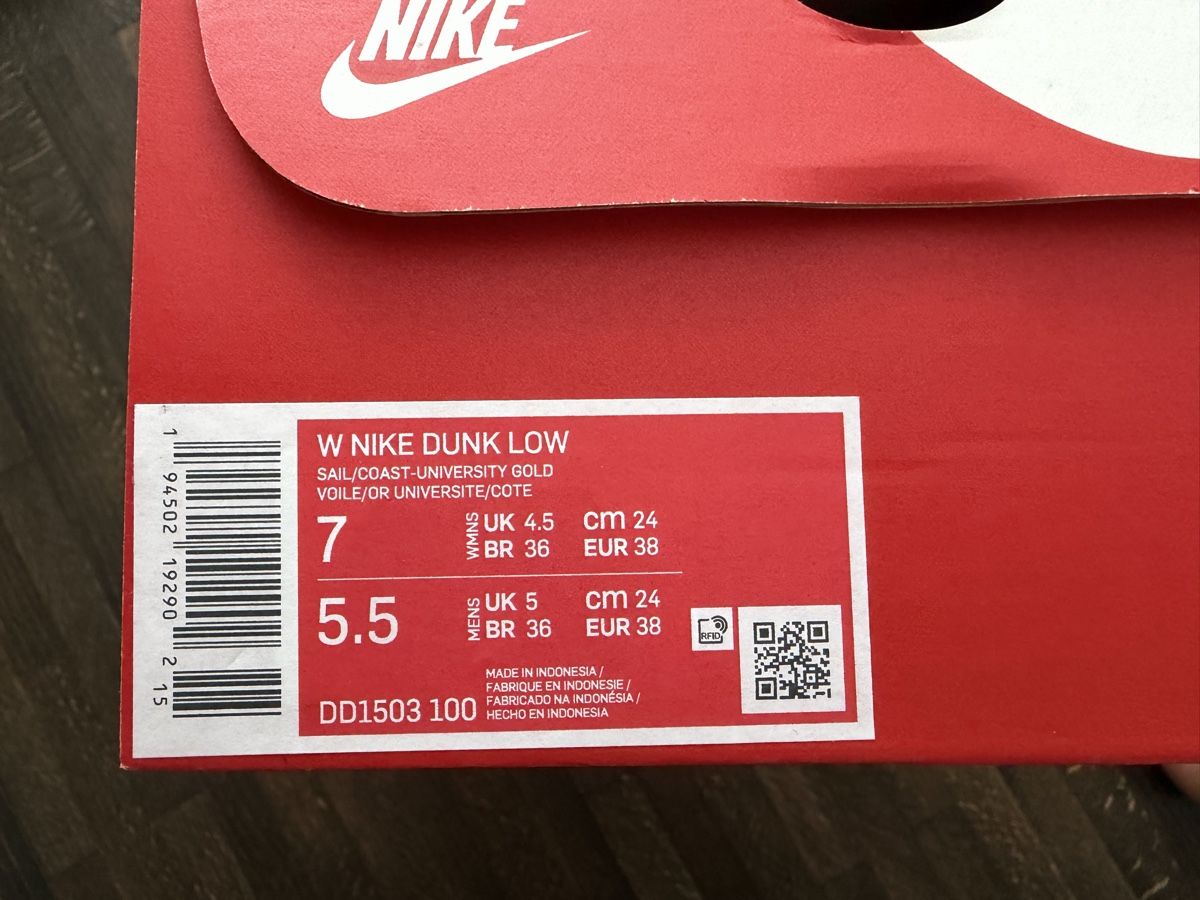 Chaussures femmes: Nike Dunk Low Wmns Grösse 38 neuwertig – D'occasion à Jegenstorf par Cakepop 2