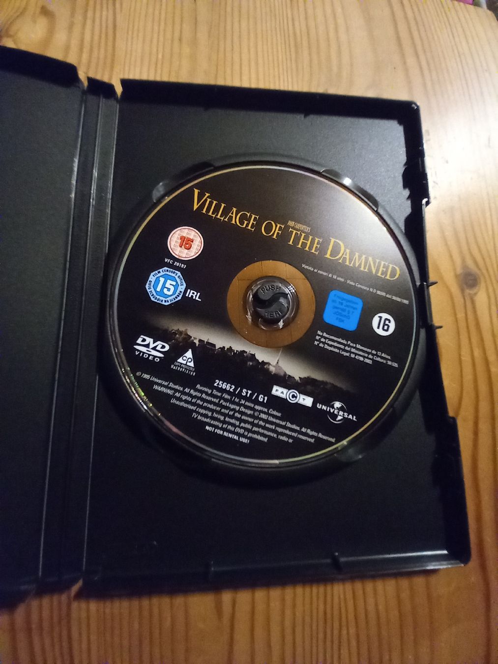 Tutti i DVDs: Das Dorf der Verdammten – Usato da Langenthal venduto da noa_9wcy 2