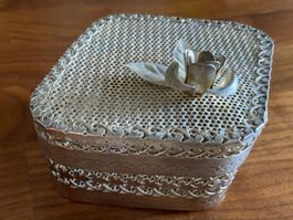 Vintage Schmuckdose / Schatulle mit Rosen Ornament gebraucht