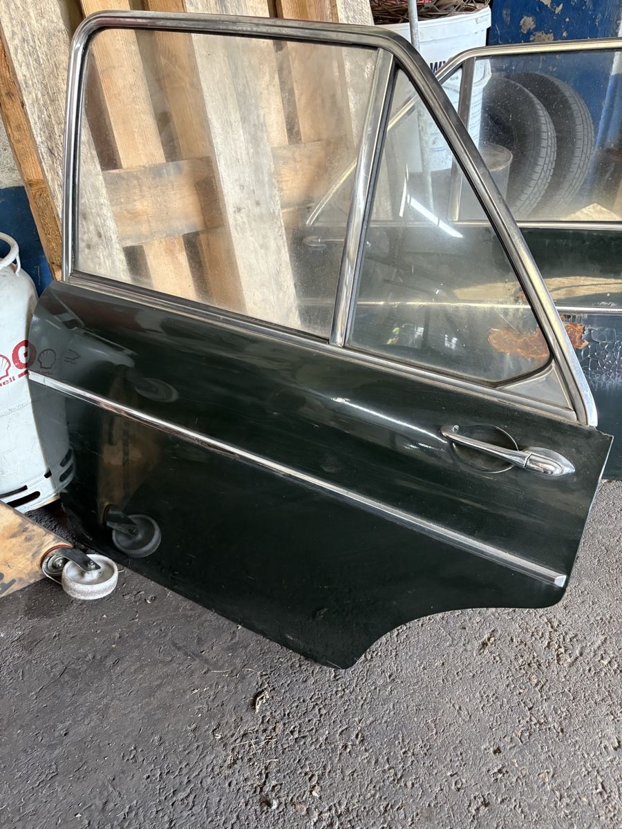 Tutti pezzi di ricambio auto: Portes complètes Austin, MG, ADO16 – Usato da Montmollin venduto da Adr_gret12 4