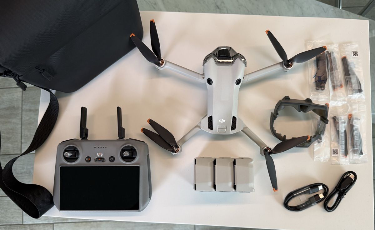 DJI Videocamere: DJI Mini 4 Pro Fly More Combo Drohne – Nuovo (secondo la descrizione) da Pfungen venduto da breku