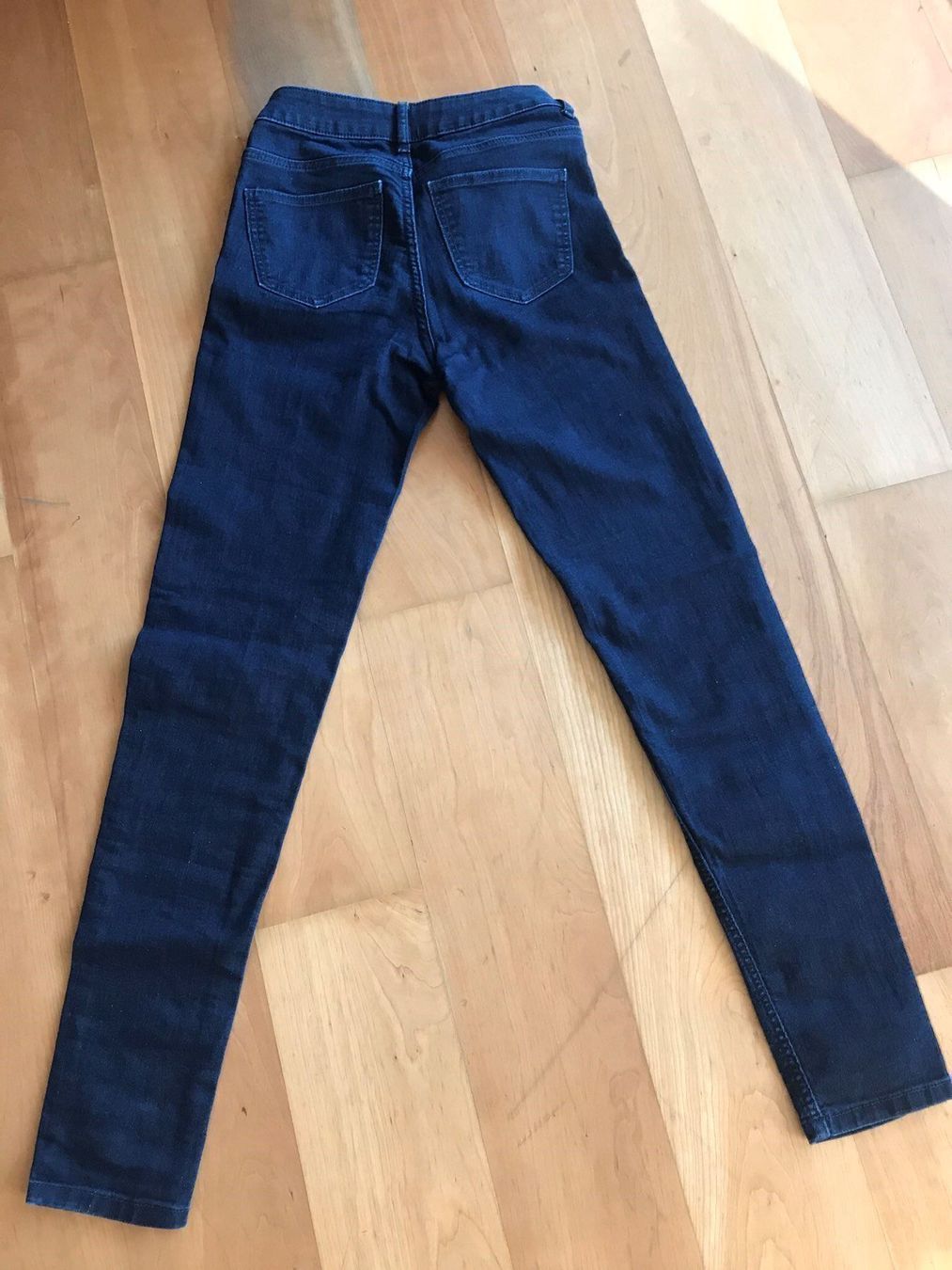 Zara Pantaloni: NEU Zara 34 denim/dark blue jeans basic – Nuovo (secondo la descrizione) da Oberwil b. Zug venduto da annecl 6
