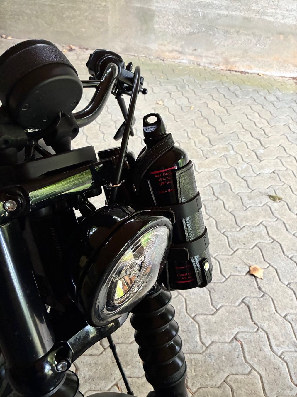Supporti a parete: Motorrad Kraftstoffflaschenhalter – Usato da Seengen venduto da J470EYH