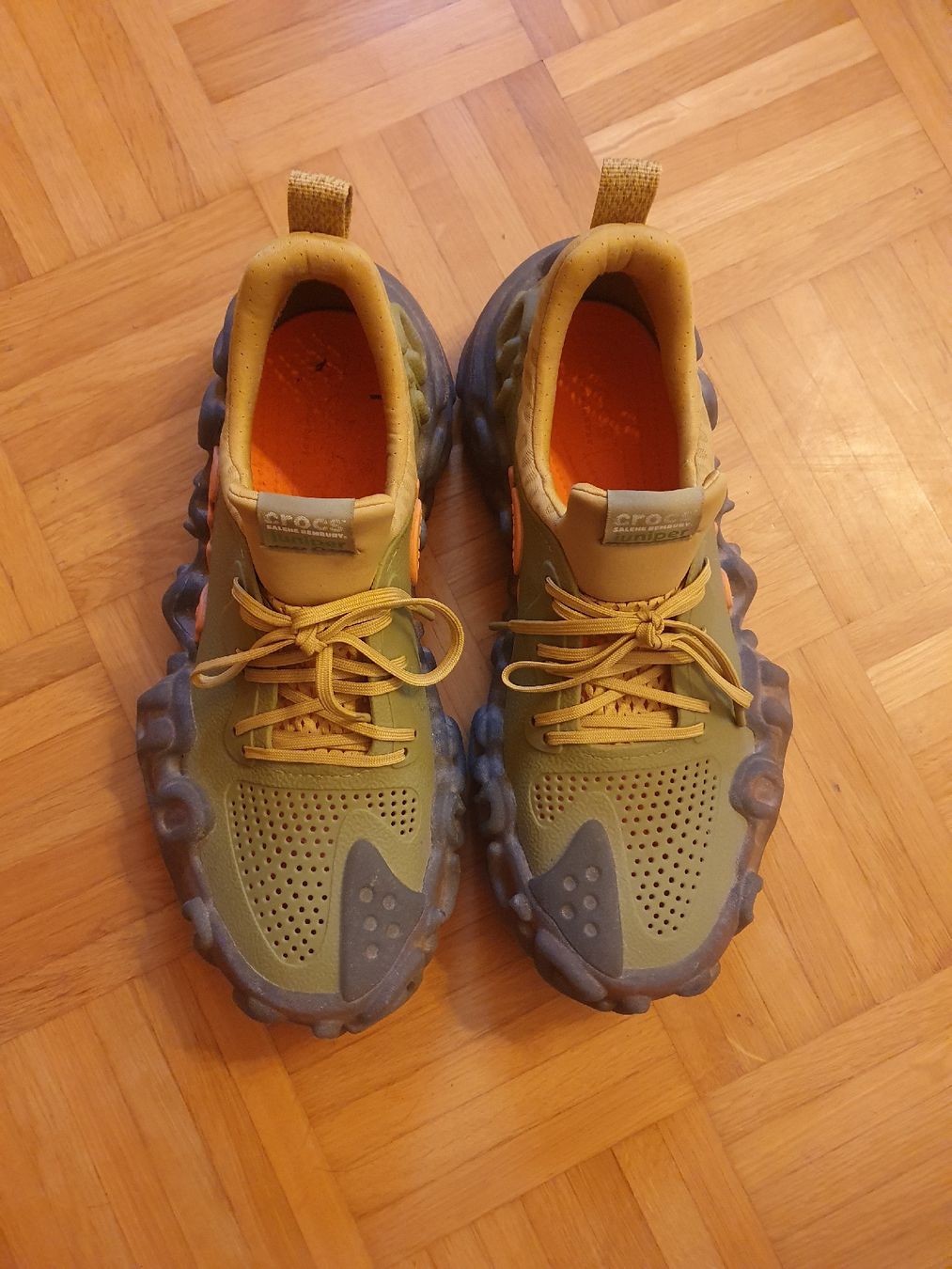 Crocs Scarpe da uomo: Crocs: salehebembury x juniper - Grösse 45 – Nuovo (secondo la descrizione) da Sennhof (Winterthur) venduto da Lexaagirl