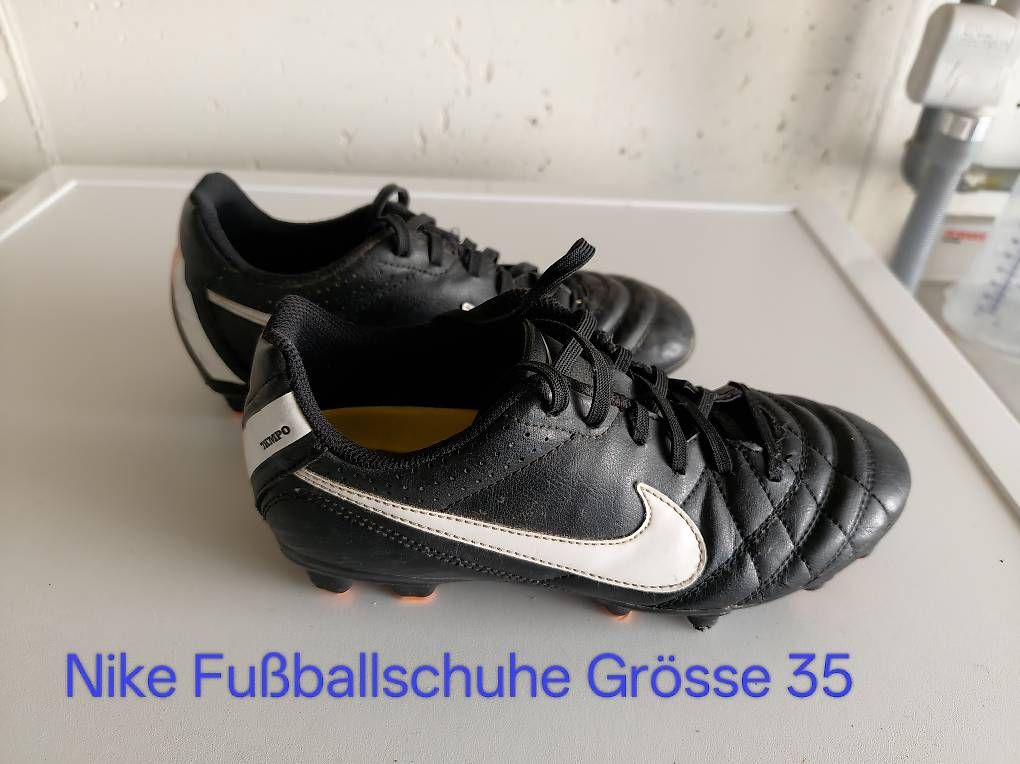 Nike Scarpe per ragazzi: Nike Fußballschuhe Grösse 35 – Usato da Grossdietwil venduto da wichtel28