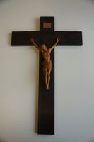 Jesus Kreuz geschnitzt