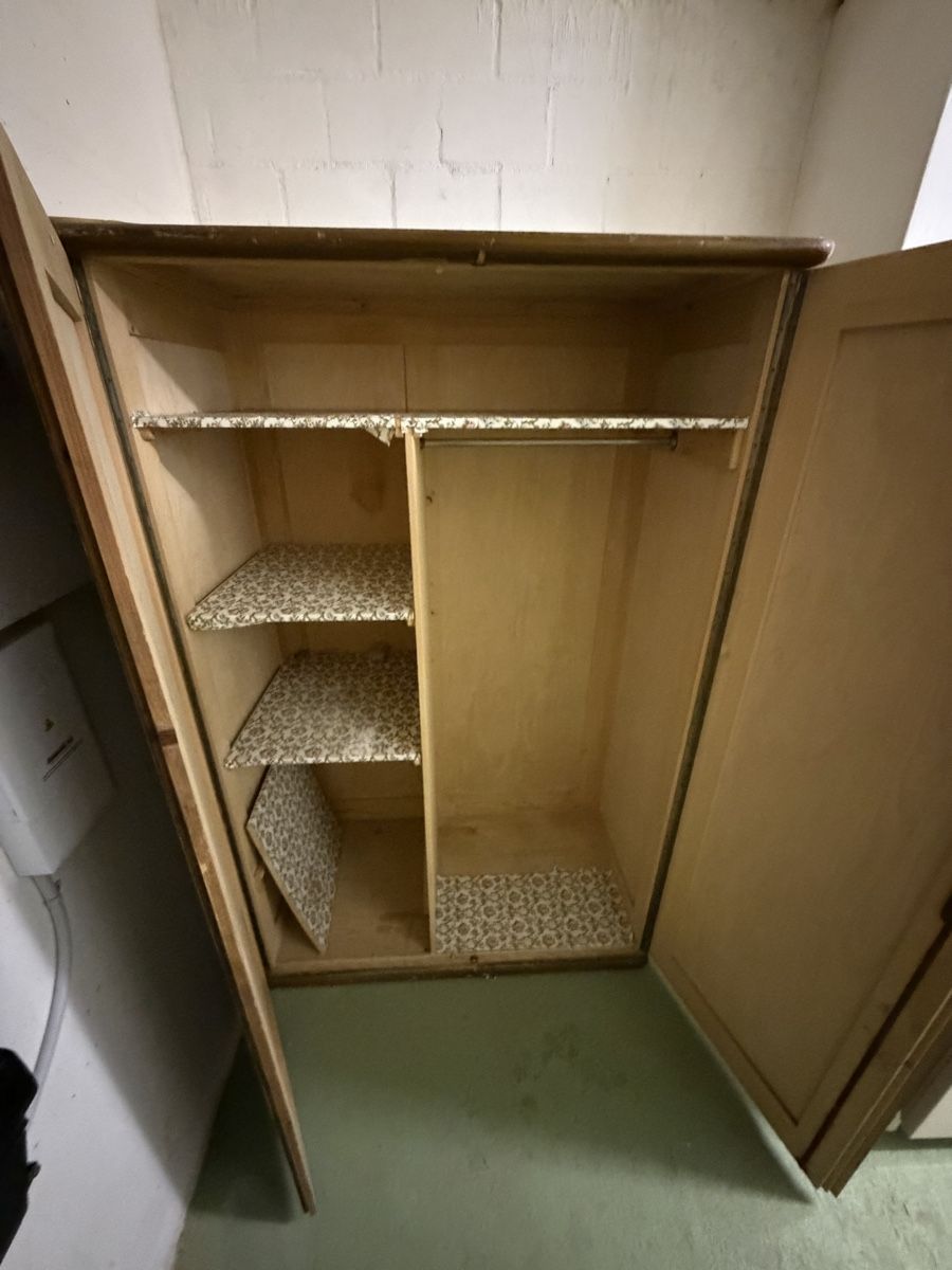 Armadi: Holzschrank – Usato da Grünen venduto da Padoxen 1