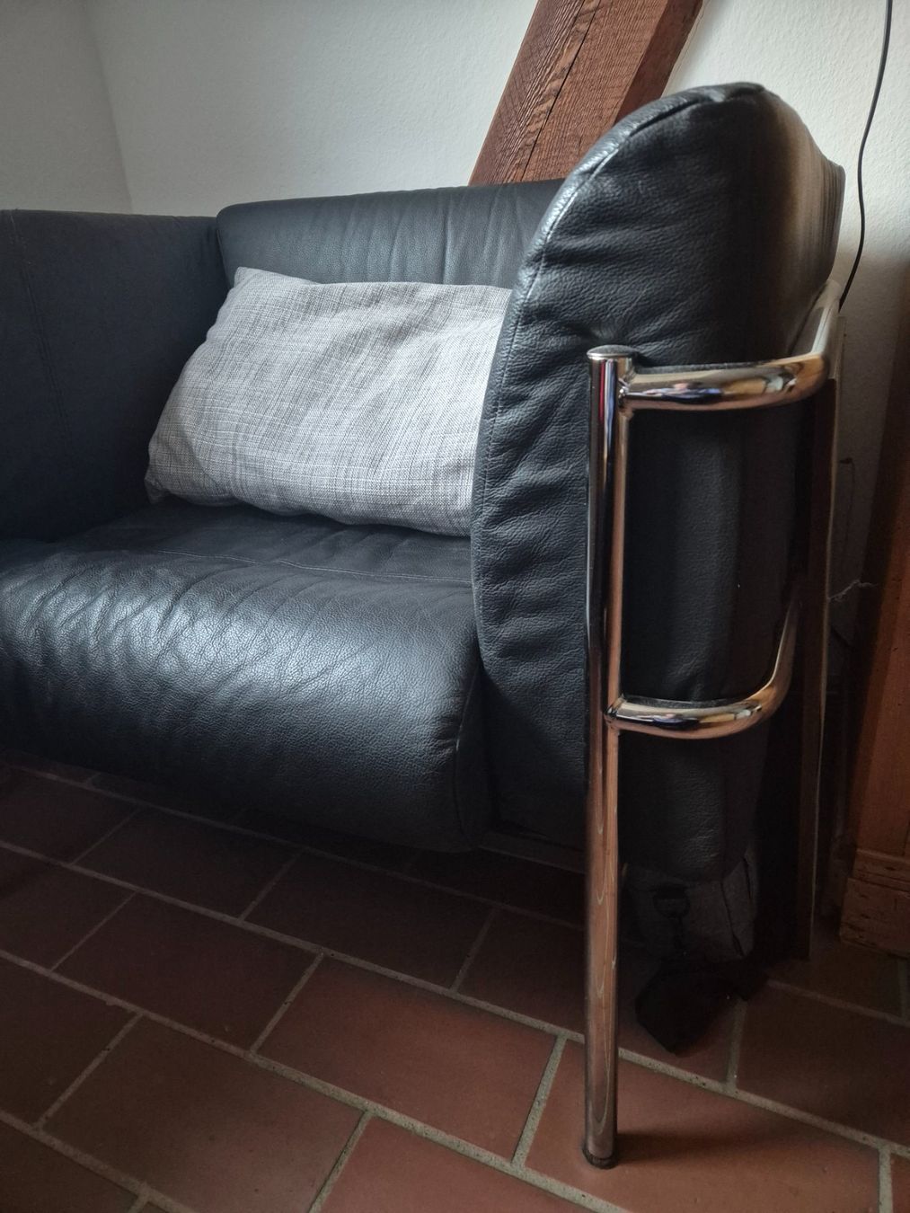 Interio Poltrone: Fauteuil en cuir noir – Usato da La Tour-de-Peilz venduto da Vincent1188 1