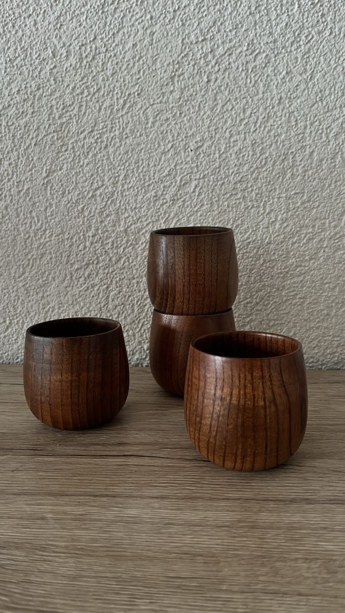 Articoli in legno: 4er Set Holzbecher, rustikal – Usato da Rapperswil SG venduto da Natalia_Ruzhyna