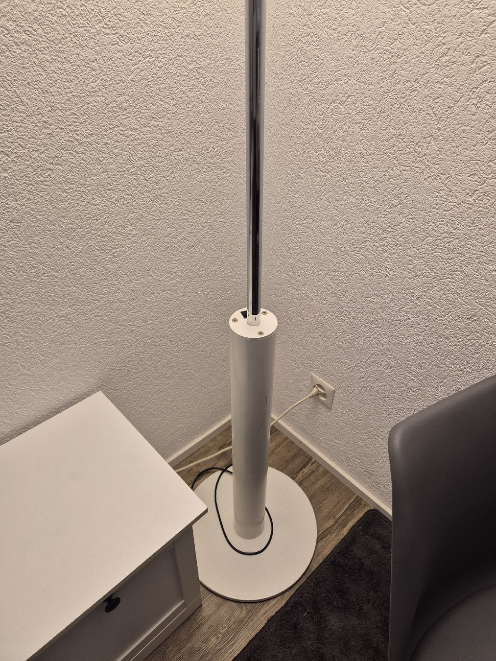 Lampade: Stehlampe schlicht weiss modern einwandfrei – Usato da Riehen venduto da OliverK0102 1