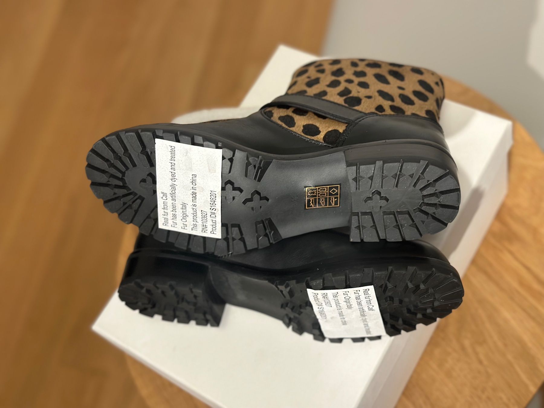 Scarpe per cavalli: Marc Jacobs Leopard Print Leather Boots - Neu, Gr. 36 – Nuovo e nell'imballaggio originale da Zürich venduto da anna_ra 1