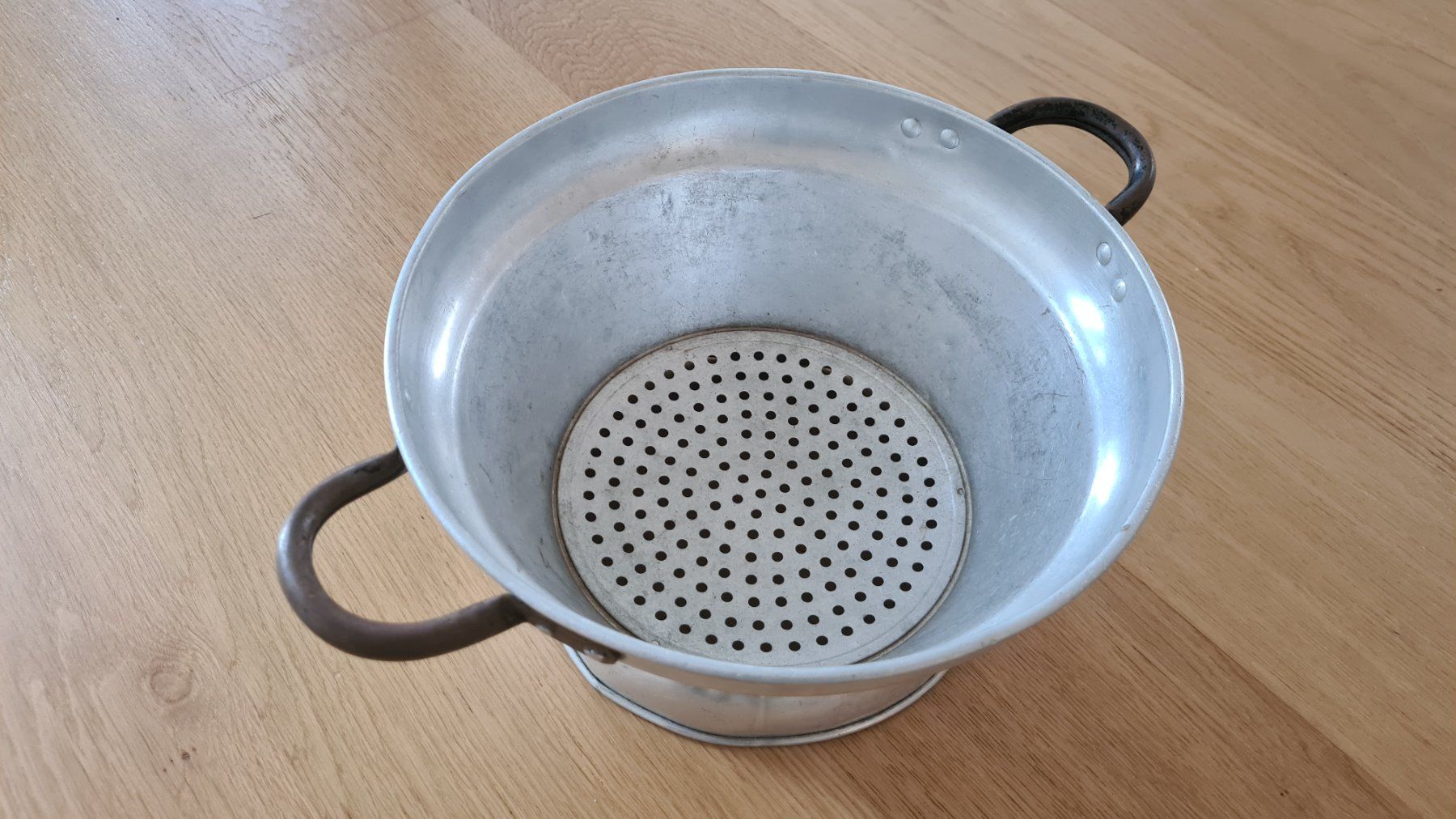 Sigg Küchengeräte: Vintage SIGG Schweiz Aluminium Küchen Sieb – Gebraucht aus Winterthur von stufaphi 1