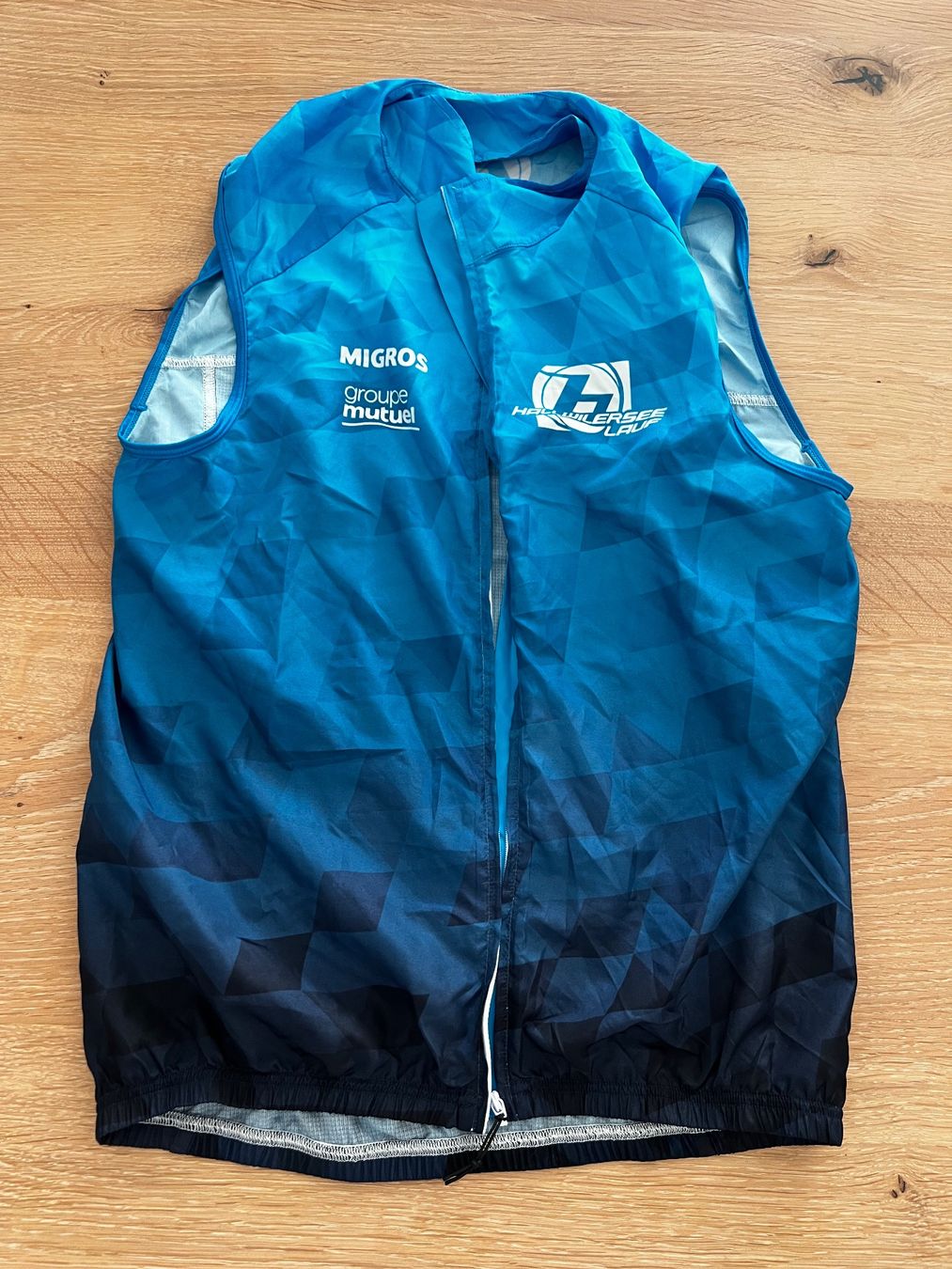 Gilets: Running Veste vom Hallwilerseelauf – D'occasion à Oberwil-Lieli par Jo-Ke