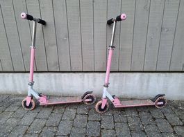 zwei Kindertrottinette