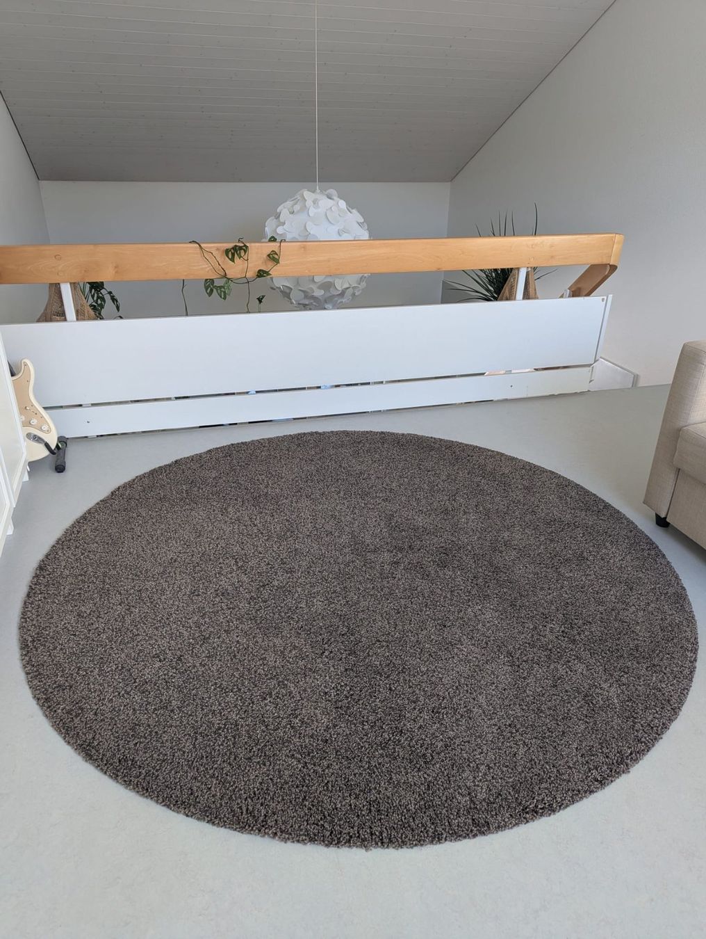 trendfarben weihnachten 2024 Weihnachtsdekoration Blumenkasten weiß lang