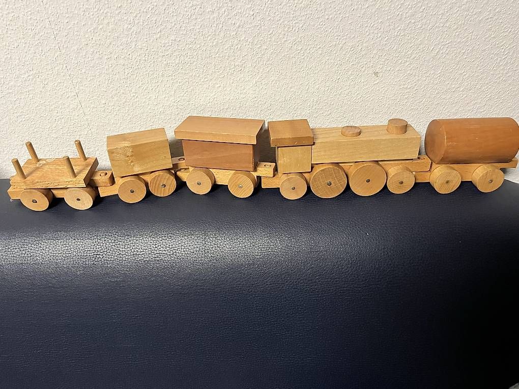 Spielzeuge: Holz Zug – Gebraucht aus Mauren TG von Kochmario