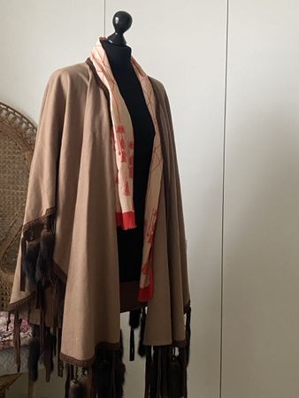 Rachelle Paris Winter Cape mit Pelz Fransen!