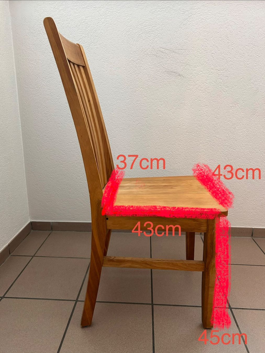 Stühle: 4 robuste Holzstühle – Gebraucht aus Wimmis von bel_9z7m 4