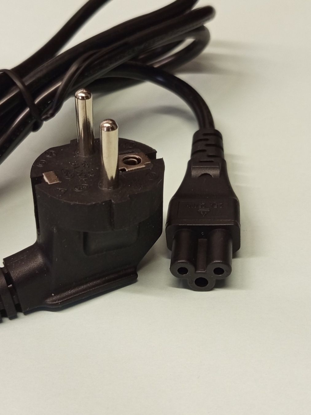 Cavi: Schuko an IEC C5 Netzkabel – Usato da Brüttisellen venduto da VideoGang 1
