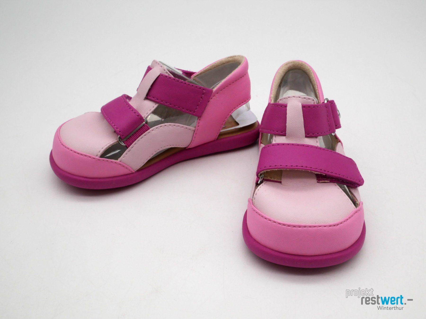 Ugg Schuhe für Mädchen: UGG Rowan Kindersandalen Gr. 23.5 – Neu (gemäss Beschreibung) aus Winterthur von Restwert_Winterthur 1