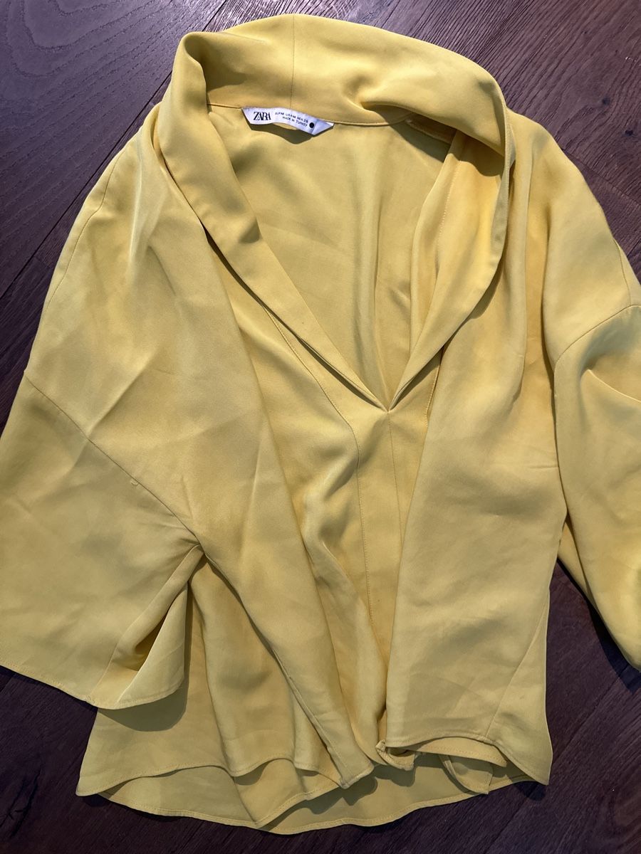 Blusen: Bluse in sonnengelb – Gebraucht aus Uerikon von ZurichCity01