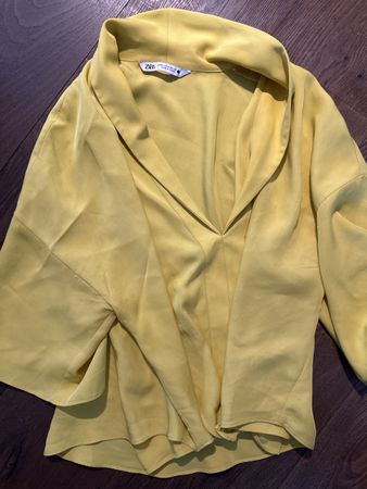 Bluse in sonnengelb