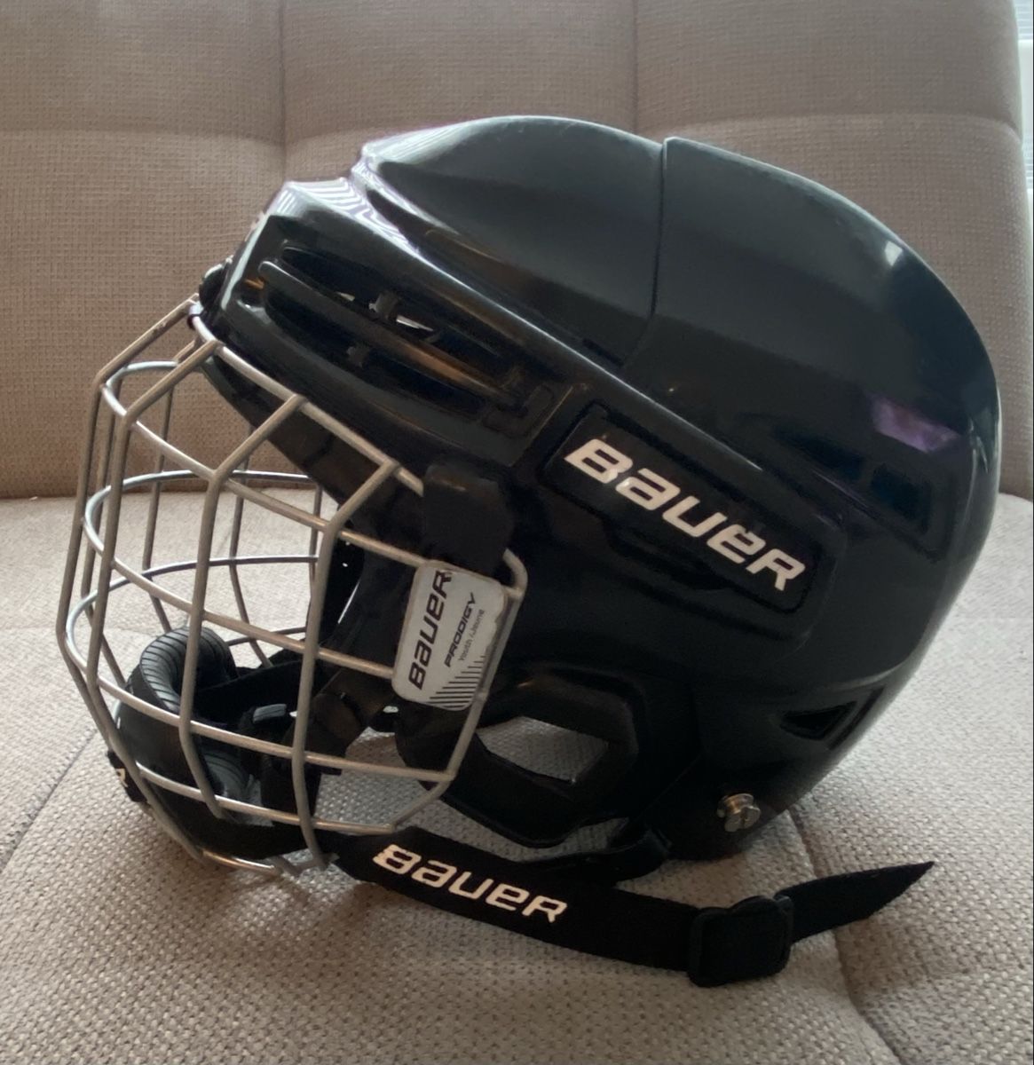 Bauer Casques: Bauer Prodigy Eishockey-Helm mit Gesichtsschutz – D'occasion à Volketswil par 9394 1