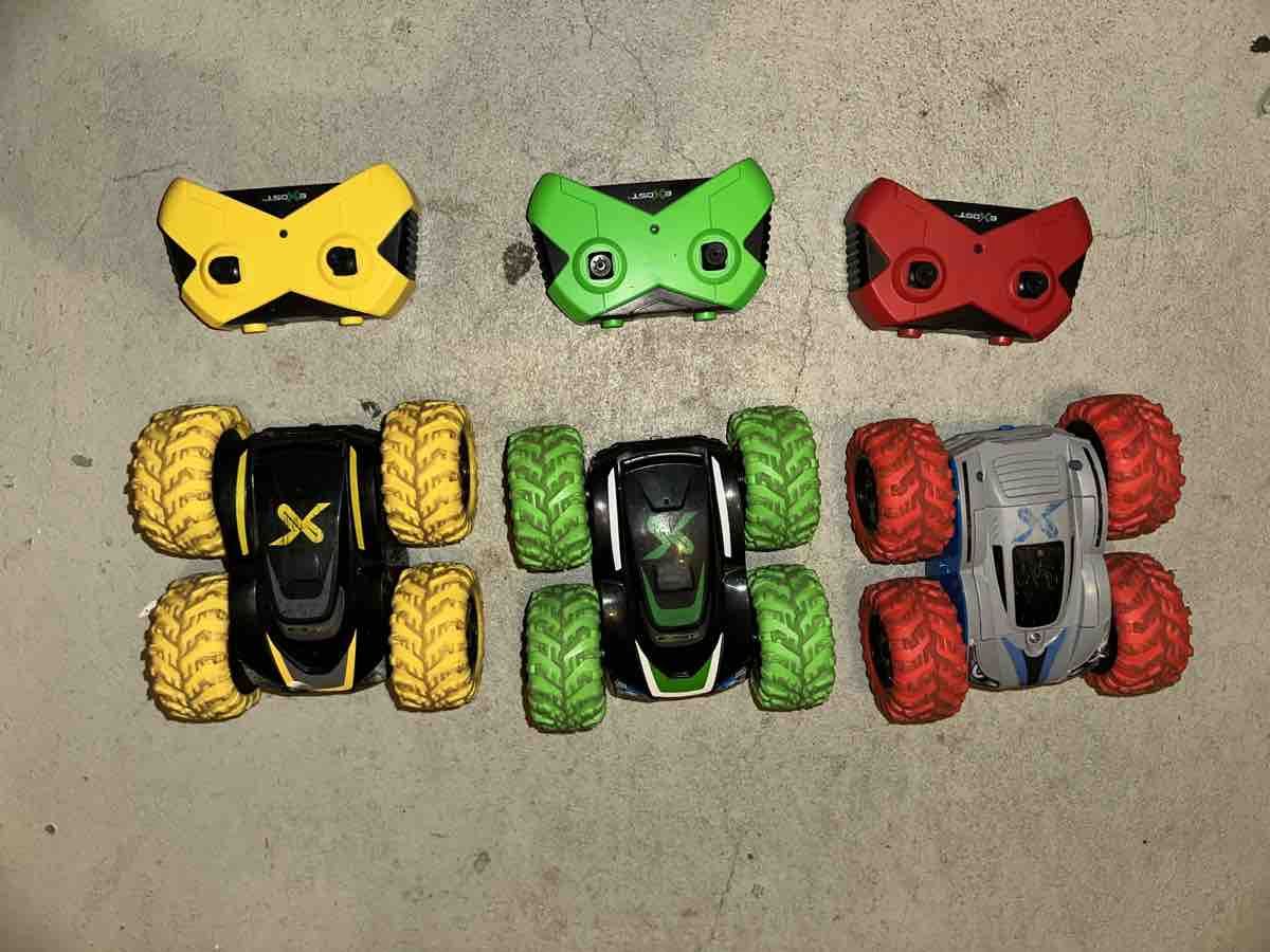 Giocattoli: 3 Remote Control Stunt Cars with Controllers Set – Usato da Gockhausen venduto da wou_8s6h 1