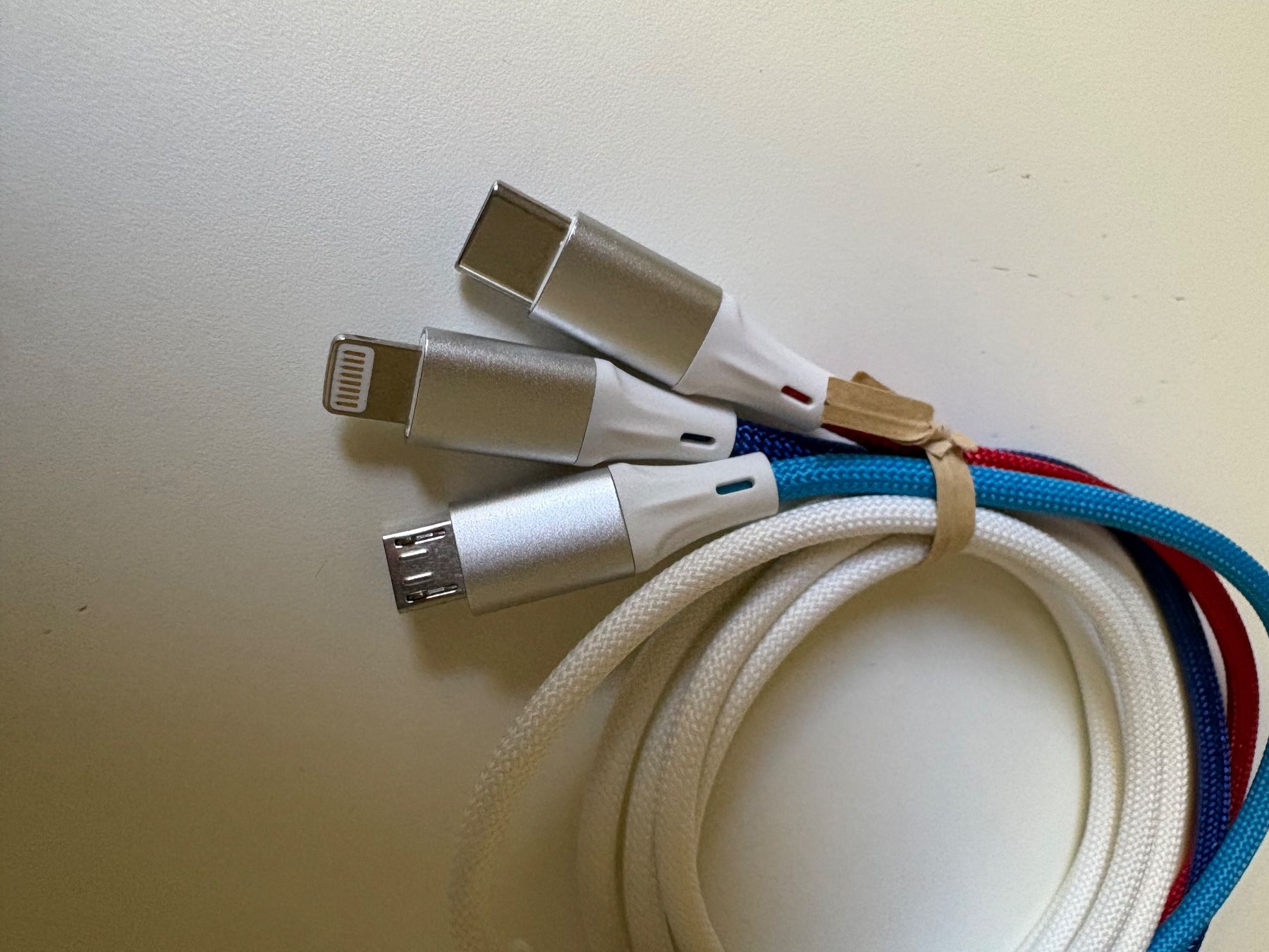 Caricabatterie: Ladekabel mit 3 verschiedenen Stecker – Usato da Schaffhausen venduto da Simmel80 3