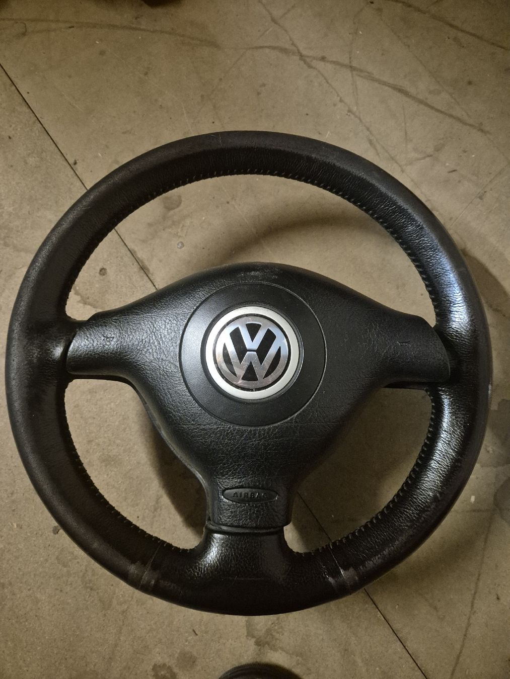 Volkswagen Toutes les pièces auto: Lenkrad Golf 4 ink Airbag – D'occasion à Leimiswil par Roy028
