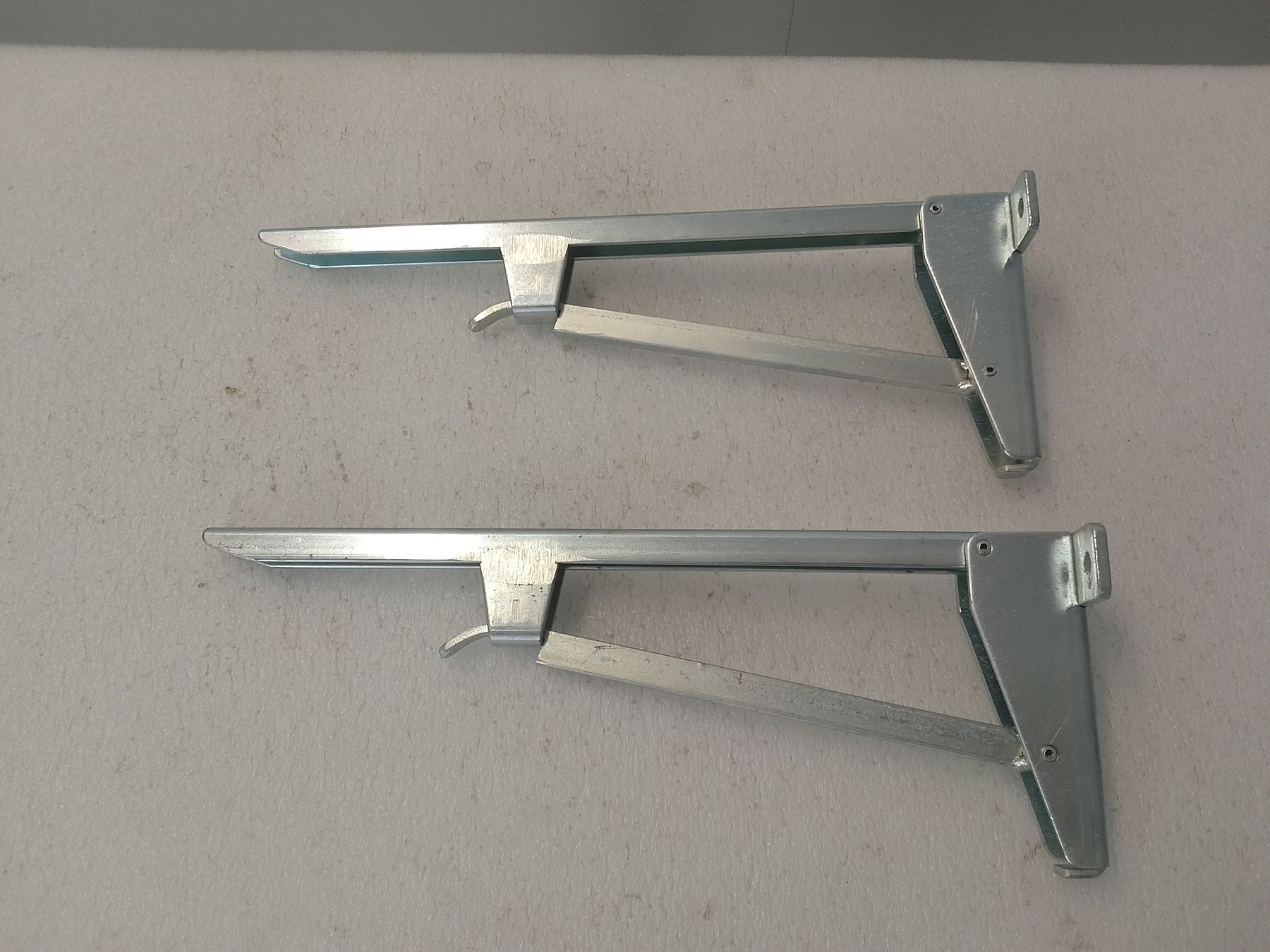 Wandhalterungen: Wandklapphalter HEBGO KL/380mm 2 Stk.  – Gebraucht aus Trubschachen von Caddy8