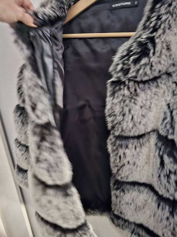 Giacche: Pelz Mantel/ Jacke – Usato da Birmenstorf AG venduto da JenniferLopetrone 1