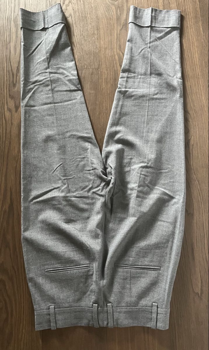 Cos Pantaloni: Graue Cos Anzugshose Gr. 38 – Usato da Kilchberg venduto da Kim_alicia 1