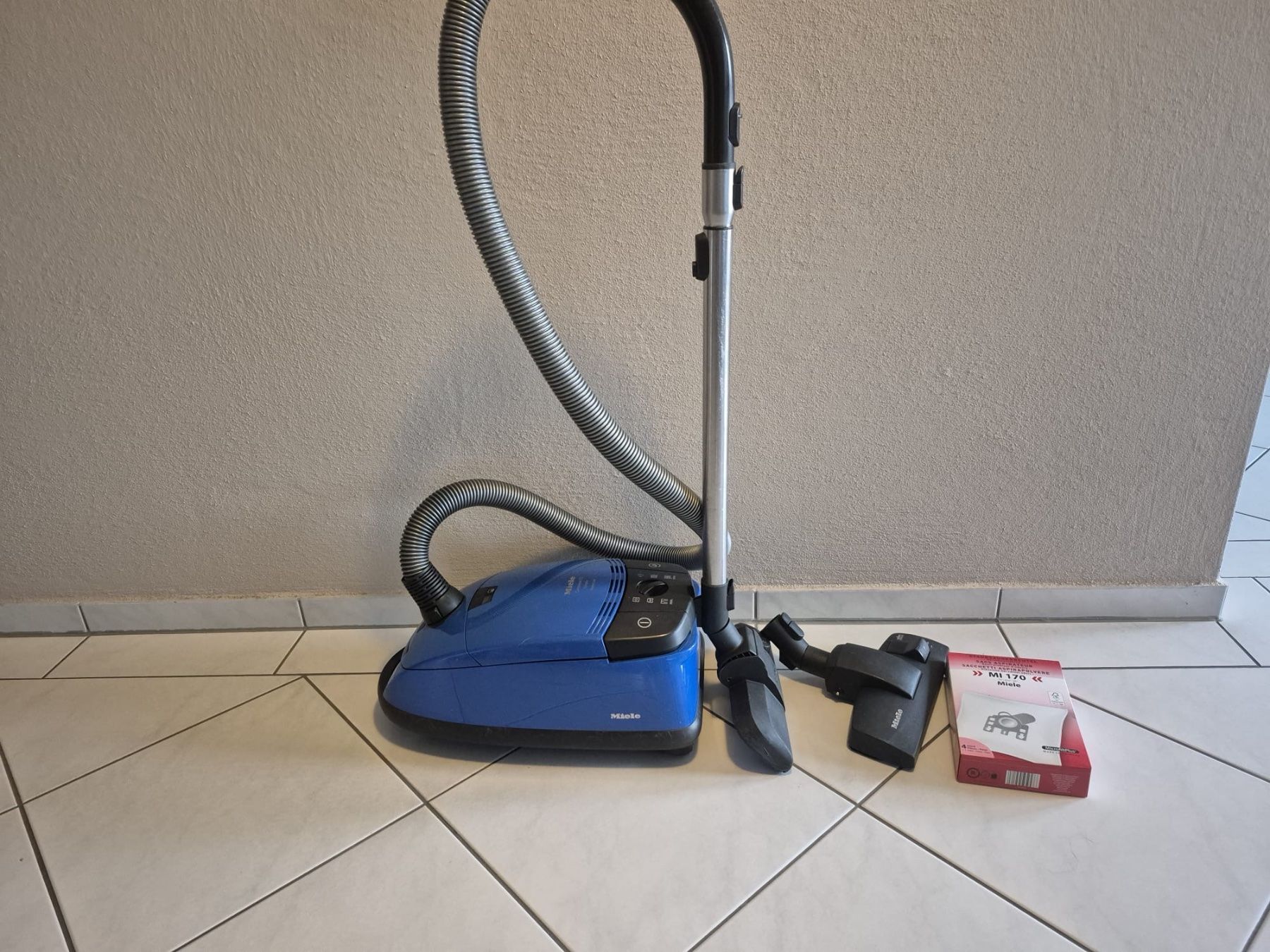Miele Aspirapolveri & Accessori: Miele Staubsauger – Usato da Bremgarten AG venduto da valia67