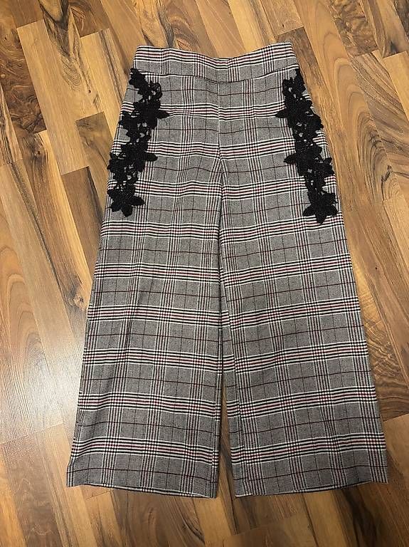 Hosen: Stoffhose mit Blumen-Strick Grösse S – Gebraucht aus St. Gallen von mustang96